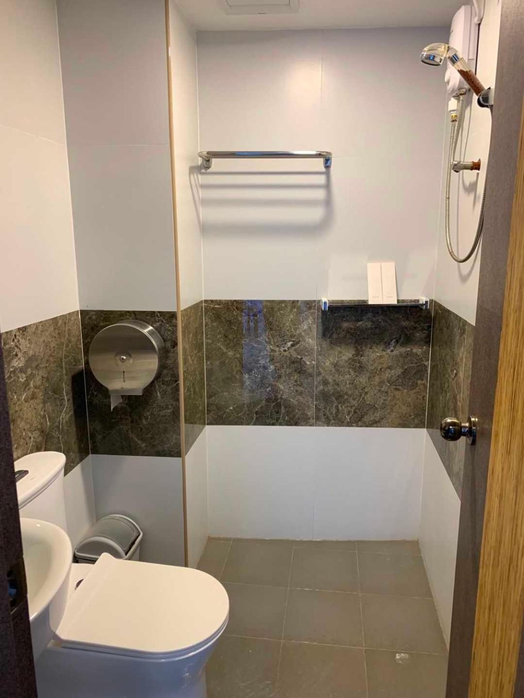 Marigondon  Attic Capsule Hotel מראה חיצוני תמונה