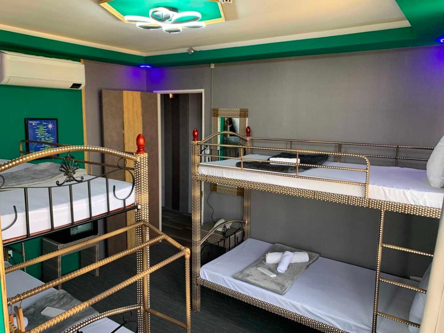 Marigondon  Attic Capsule Hotel מראה חיצוני תמונה