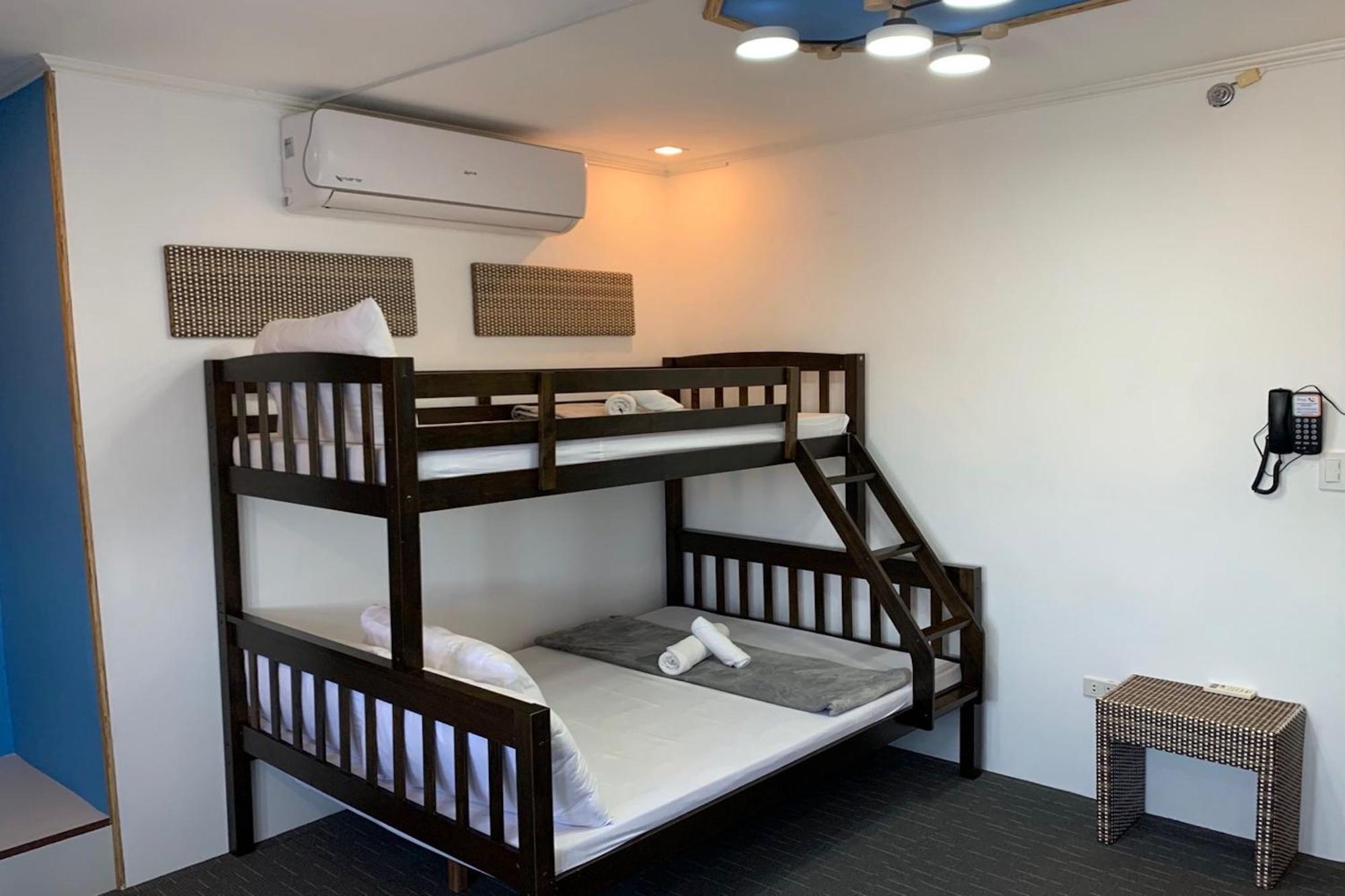 Marigondon  Attic Capsule Hotel מראה חיצוני תמונה