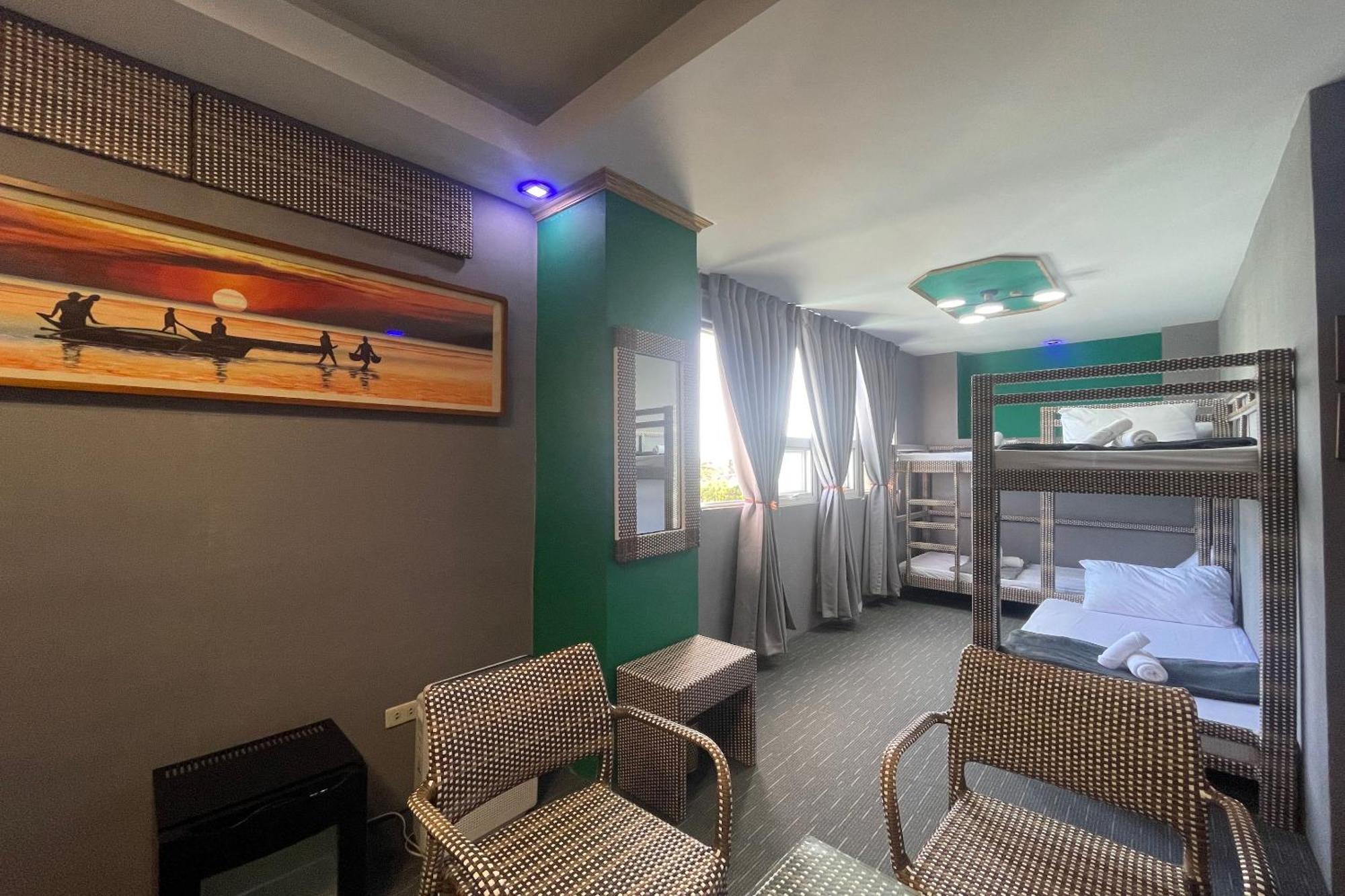 Marigondon  Attic Capsule Hotel מראה חיצוני תמונה