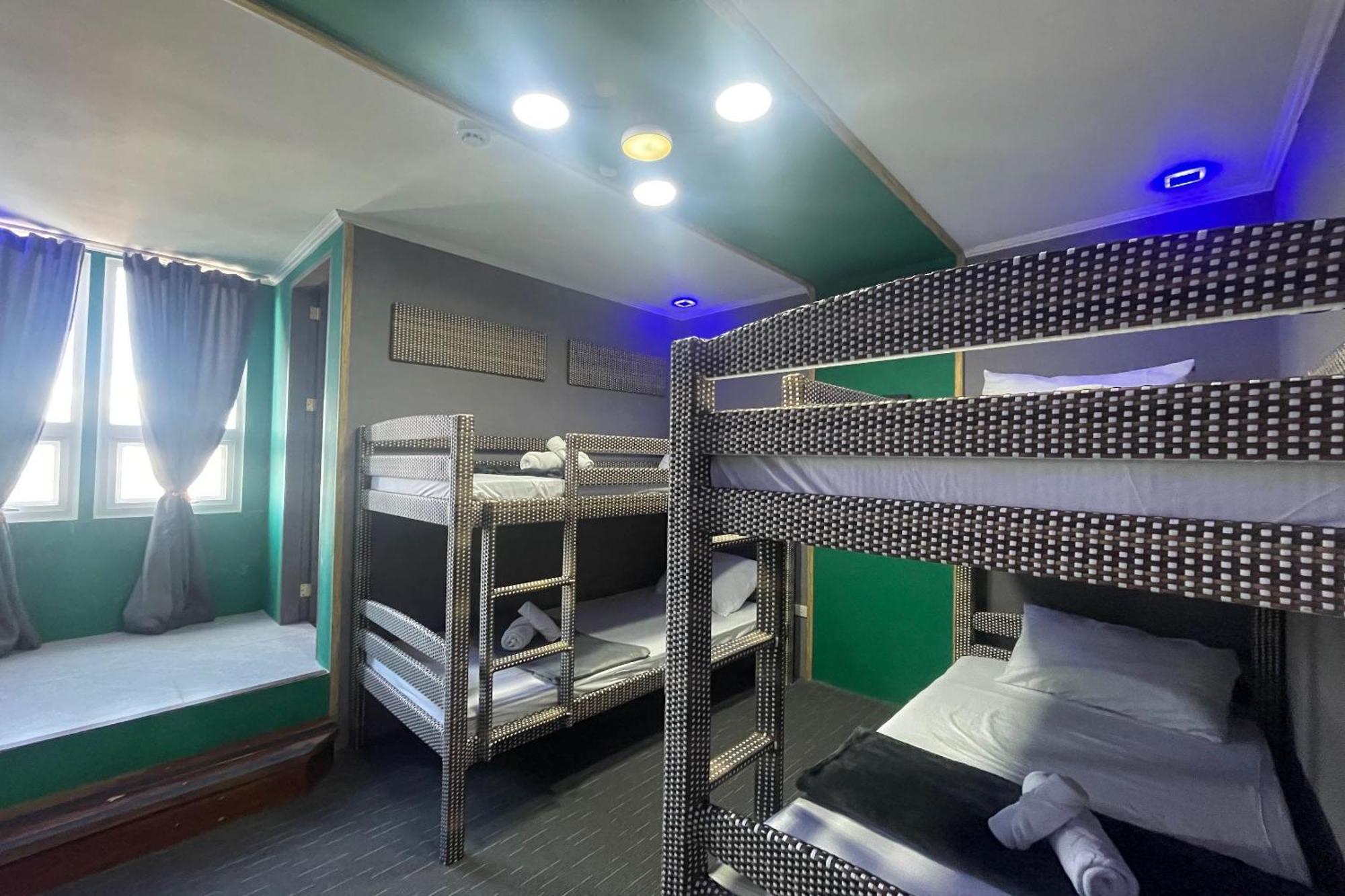 Marigondon  Attic Capsule Hotel מראה חיצוני תמונה