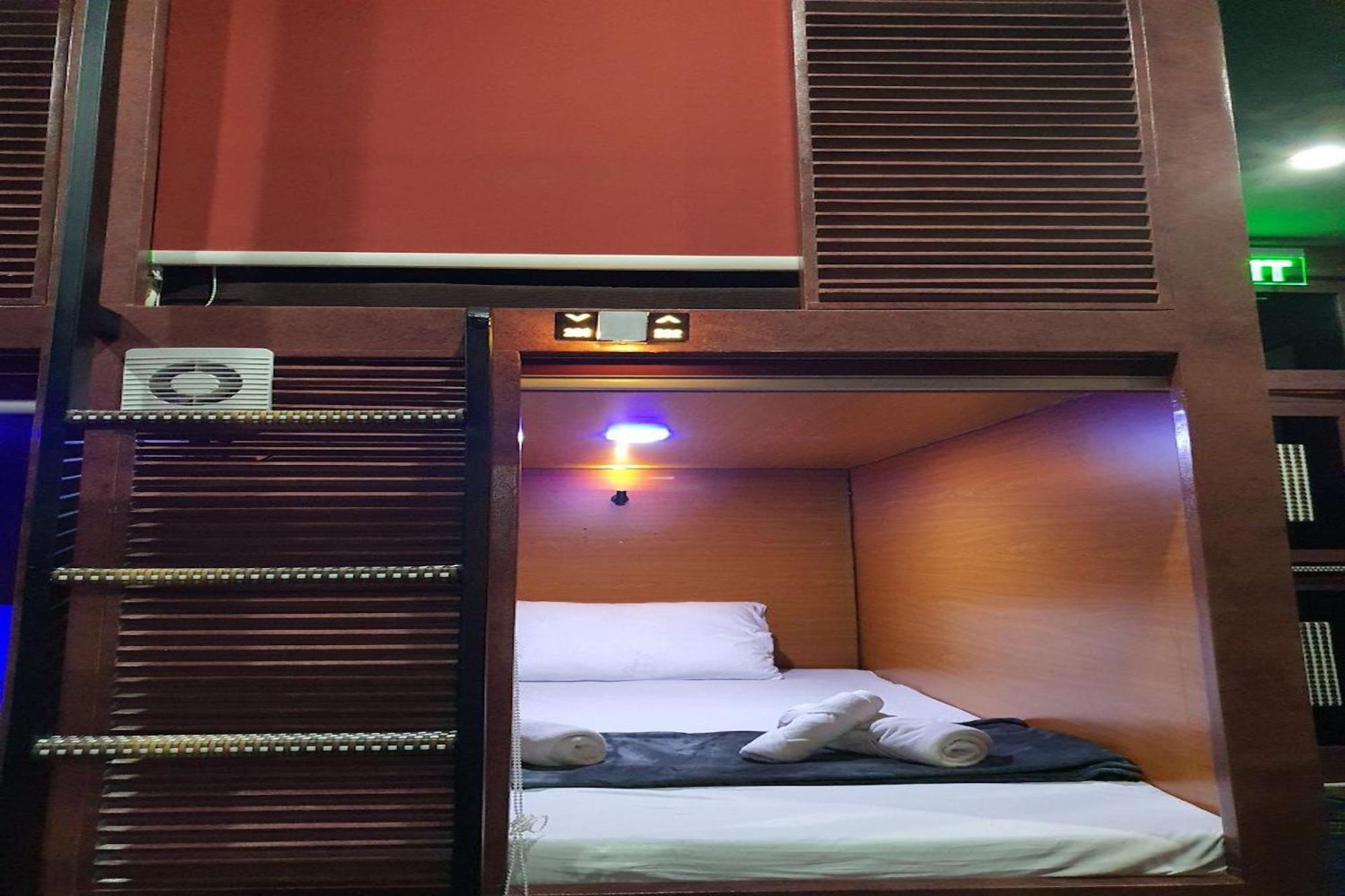 Marigondon  Attic Capsule Hotel מראה חיצוני תמונה